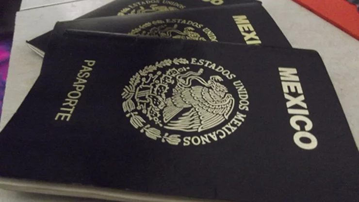 La SRE señaló que por la alza de contagios el Gobierno de México decidió reducir a 30% la emisión de pasaportes para evitar la propagación de la COVID-19.