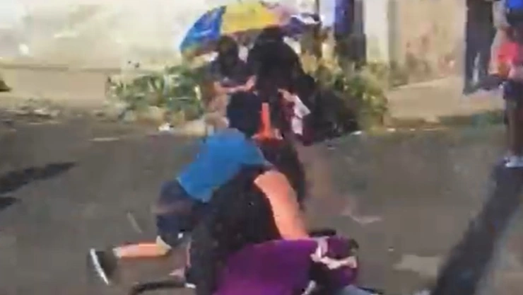 Luchador maltrata a menor