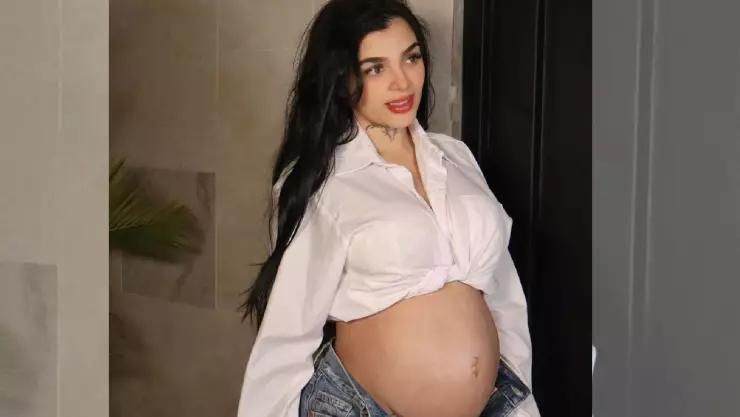 Novio de Karely Ruiz comparte foto familiar con la modelo de OnlyFans.jpg