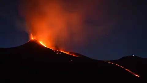 Volcán en Costa Rica hace erupción y preocupa a todos