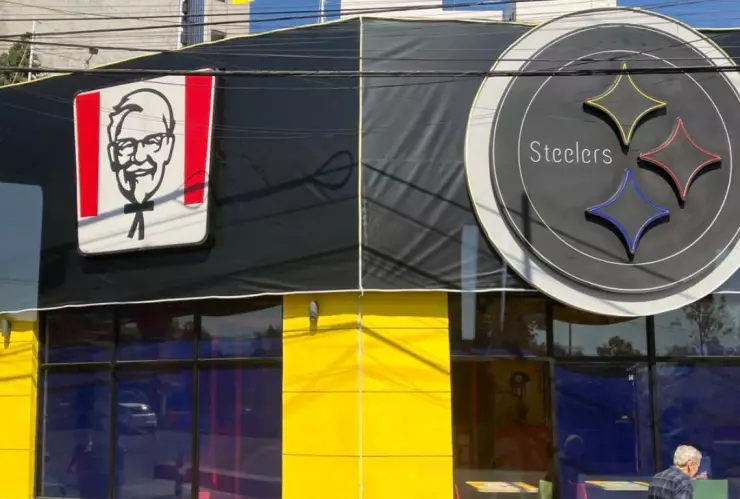 Los KFC con temática de la NFL en México