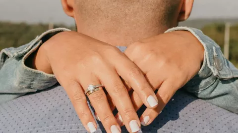 Soltería y expectativas sociales: cómo manejar la presión en tiempos digitales