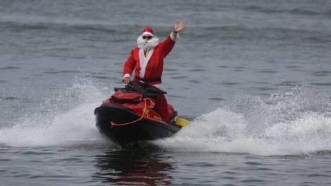 Así es como festejan la Navidad en países tropicales.