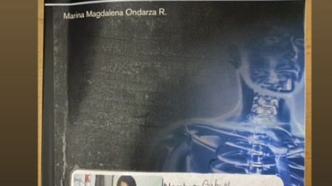 Karely en útiles escolares