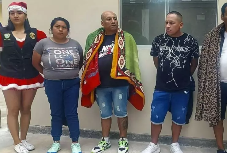 POLICÍAS DISFRAZADOS DE SANTA CLAUS PERÚ