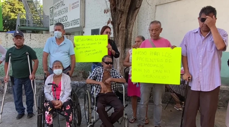 ¡Urgente! Pacientes de Zihuatanejo protestan por falta de hemodiálisis en el Hospital Regional