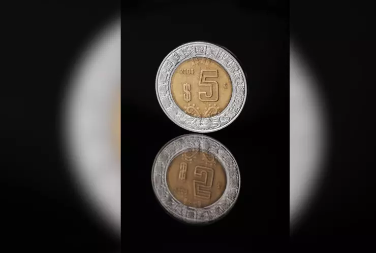 Ofrecen más de 3 millones de pesos por moneda de 5 pesos
