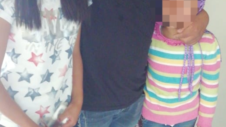 Policías capitalinos auxilian a 2 niñas extraviadas en el Metro Ermita