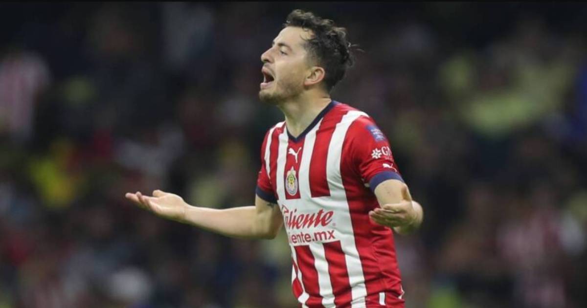 Chivas vs Tigres en acción durante un partido de la Liga MX