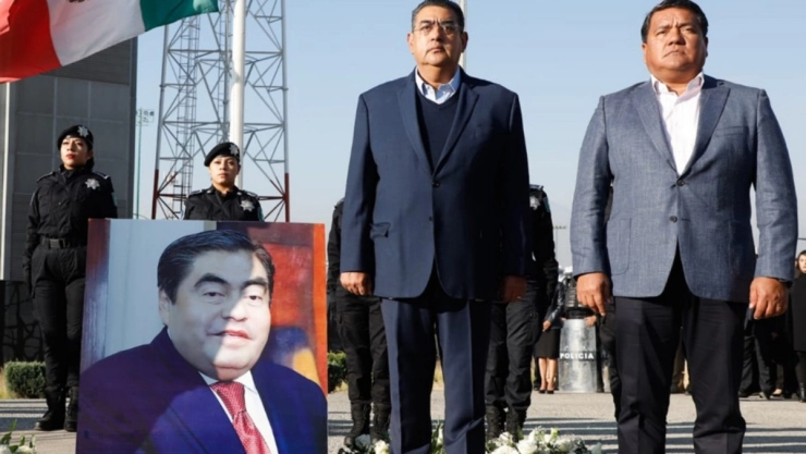 Sergio Salomón toque de silencio por Miguel Barbosa