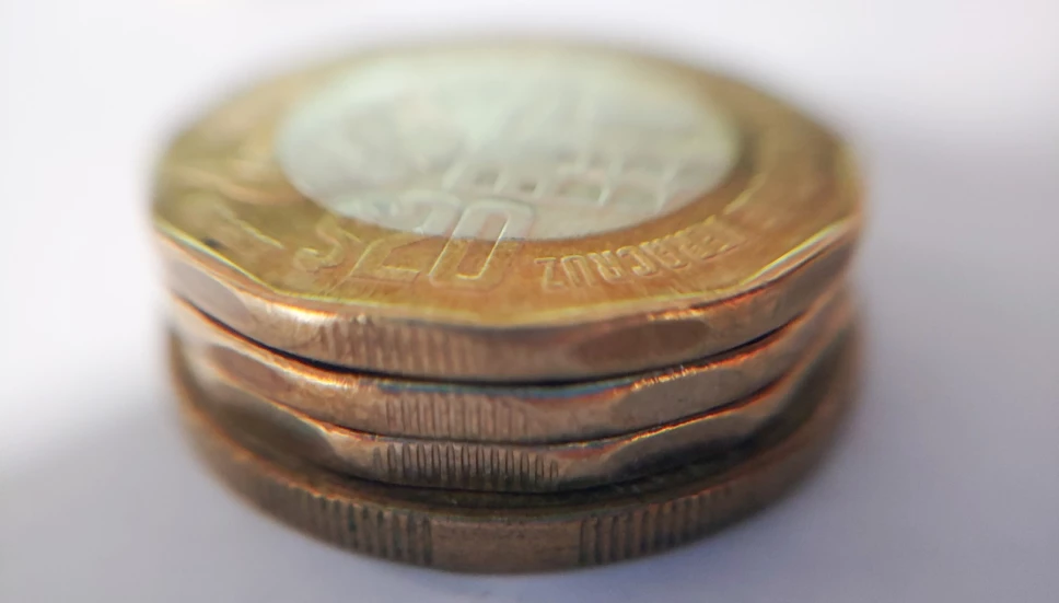 La moneda de 20 pesos que se vende en miles, por un detalle que debes mirar de cerca