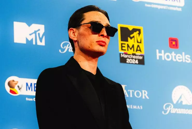 Peso Pluma genera controversia Va a ser papá