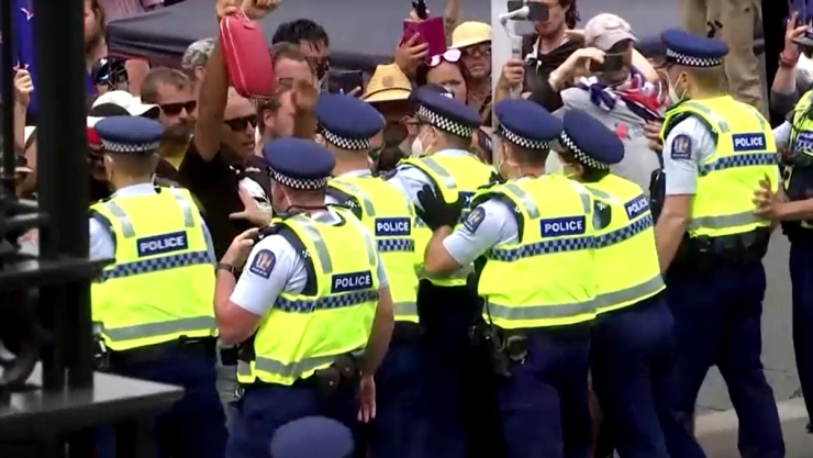 nueva zelanda manifestantes restricciones covid-19