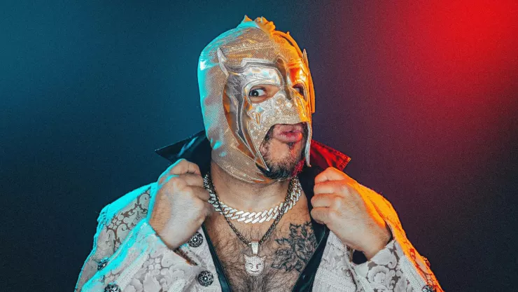 el escropión dorado en el círculo del 1 por ciento de tv azteca.jpg