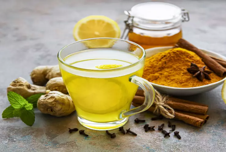 Lo que le pasa a tu cuerpo si tomas té de cúrcuma todos los días y cómo prepararlo