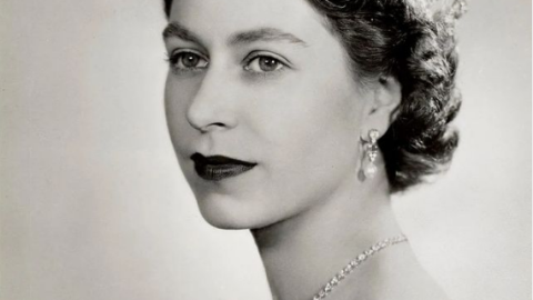 Reina Isabel en su coronación