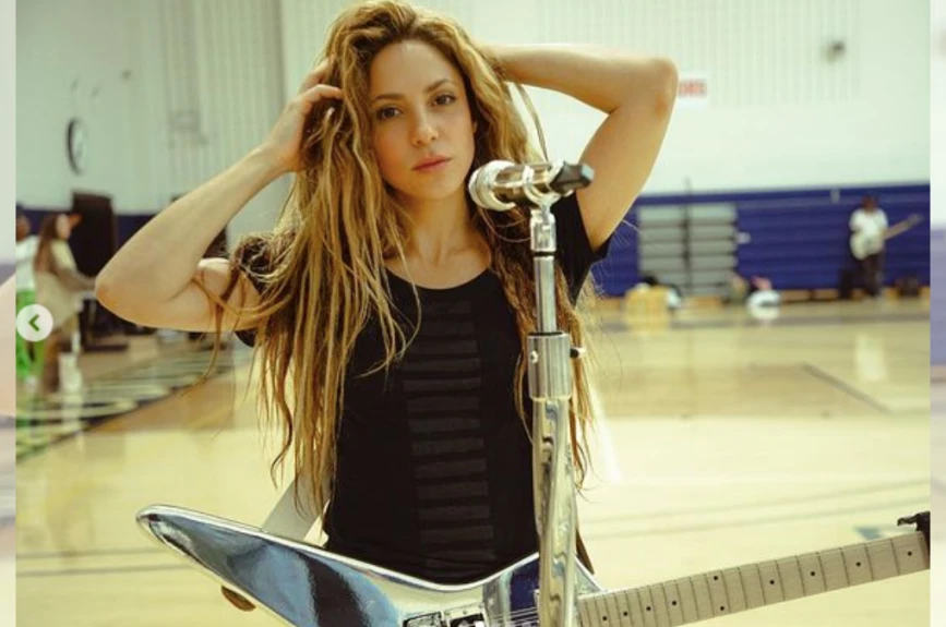 Shakira (6).png