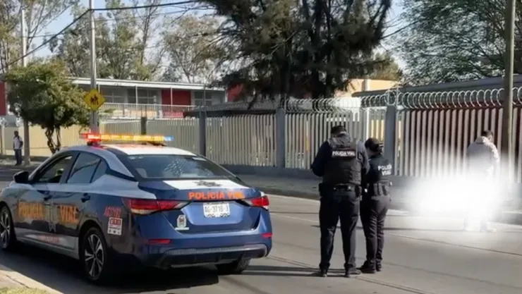 Mujer se roba dos camionetas, choca a varios vehículos y atropella a una persona en Aguascalientes hoy 17 de febrero