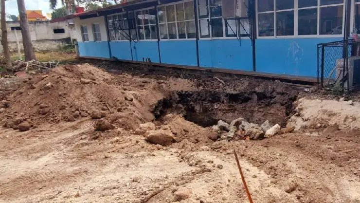 ¡Urgente! Se forma enorme SOCAVÓN dentro de ESCUELA primaria en Yucatán; enciende las alarmas