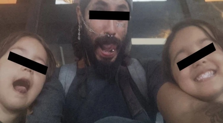 Madre-busca-desesperadamente-a-sus-hijos_-denuncia-que-fueron-retirados-de-una-guardería-sin-su-auto.webp