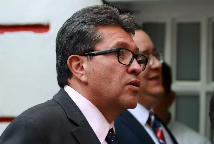 Ricardo Monreal llega a la casa de transición