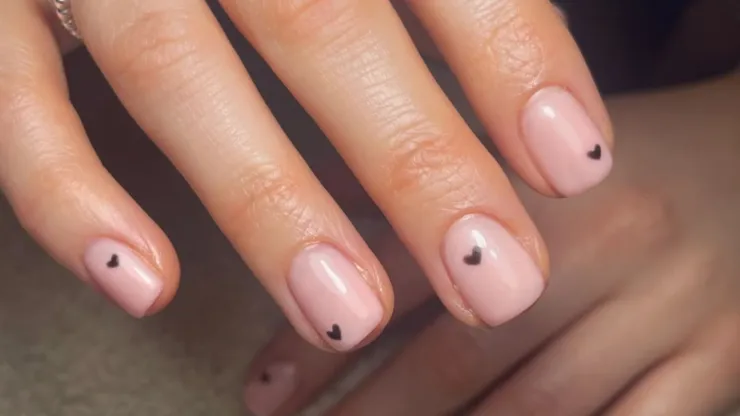 uñas 14 de febrero minimalistas