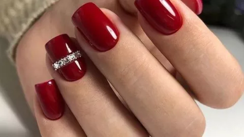 Uñas rojas sencillas