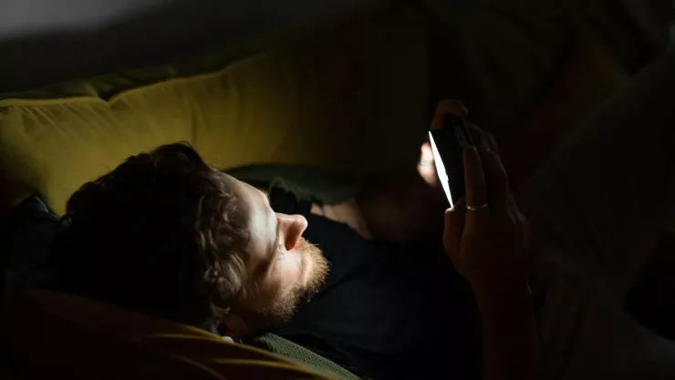 ¿Qué es el “vamping” y por qué la SSPC te pide que dejes el celular antes de dormir?
