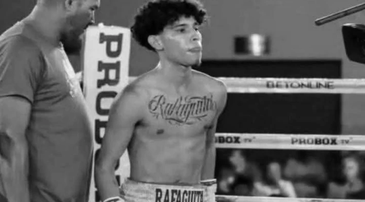 Colectivo de búsqueda halla sin vida a reconocida promesa del boxeo en Sonora. En la imagen se observa a Jesús Iván Mercado Cabrera antes de arrancar un combate,