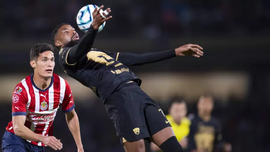 Pumas vs Chivas