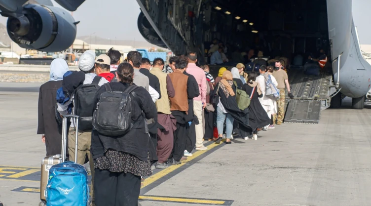afganos aeropuerto kabul.jpg