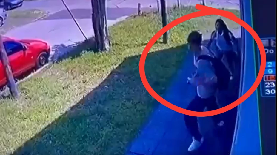 Acosador toca a estudiante de 17 años en Temperley, Argentina.png