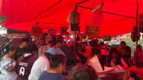 Este kilométrico tianguis tiene blusas, vestidos, pantalones a precios de fábrica