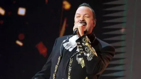 Pepe Aguilar defiende a su hija Ángela de las declaraciones hechas por Cazzu; esto dijo