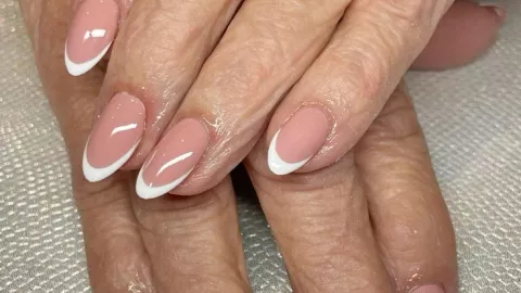 Diseños de uñas para mujeres mayores