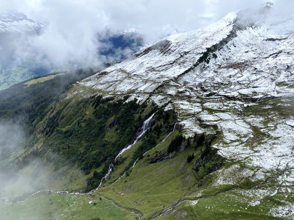 el-mundo-fantastico-que-se-esconde-entre-las-montanas-de-suiza-grindelwald.jpg