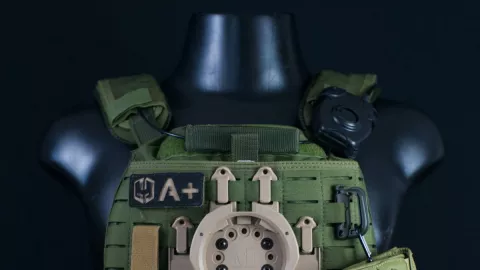 Chalecos antibalas para niños, la nueva vestimenta en Ucrania tras invasión