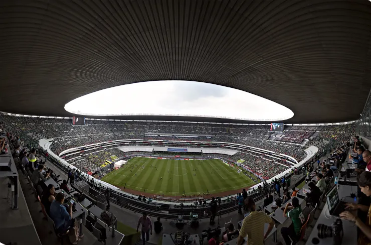 estadio azteca unico con tres copas del mundo