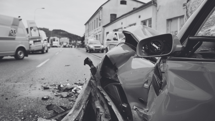Hombre de 85 años choca auto contra tienda en Guanajuato capital; no hay heridos.png