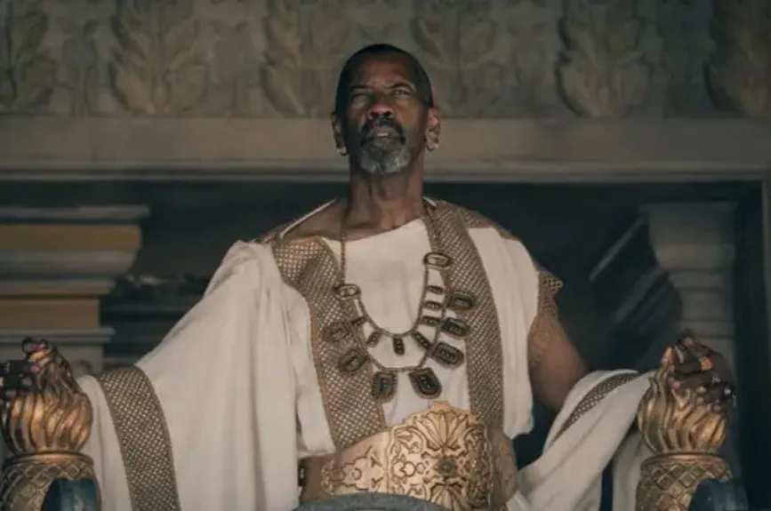 Los trajes de los soldados, gladiadores y figuras políticas de la película están meticulosamente detallados, con armaduras, túnicas y mantos que evocan la grandiosidad y el poder del Imperio.
Crédito: Paramount Pictures