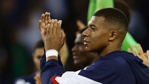 Mbappé con el equipo del PSG