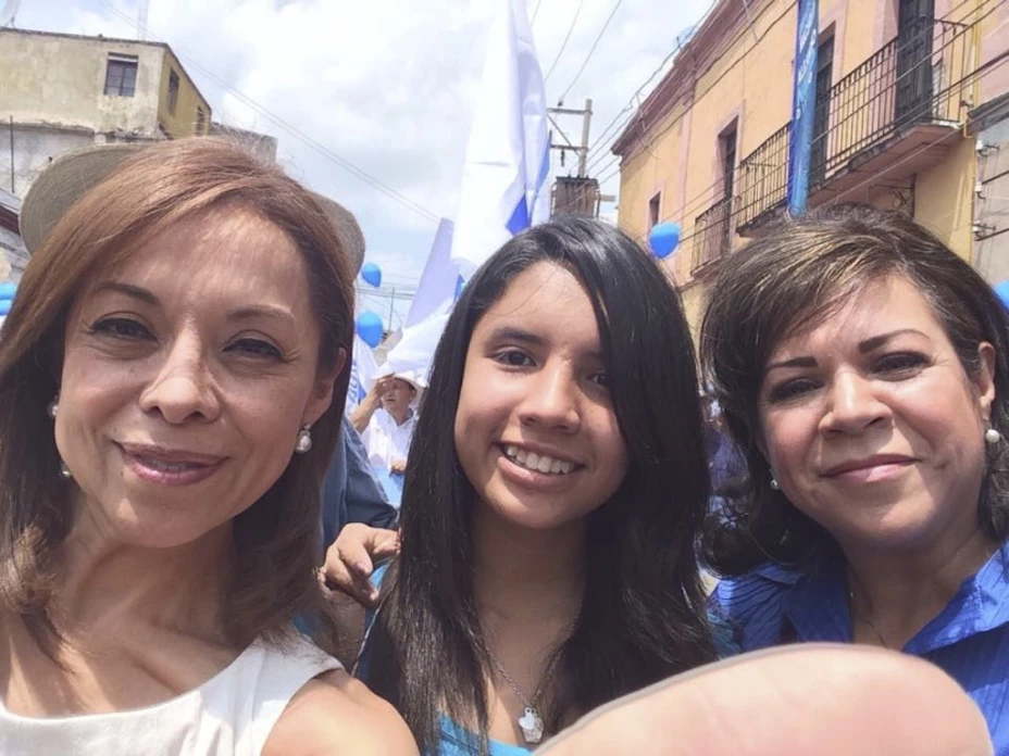 Alpndra Luna en mitin del PAN