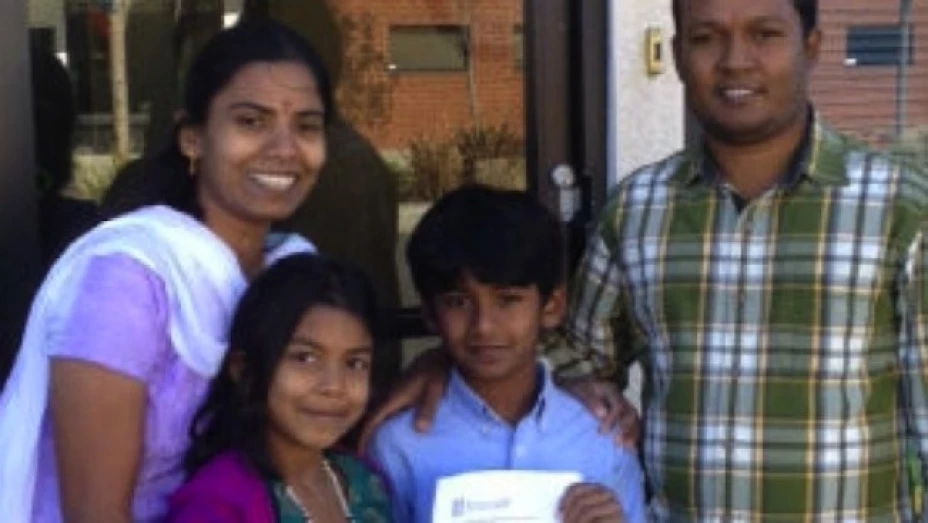 Pranav Kalyan (centro)