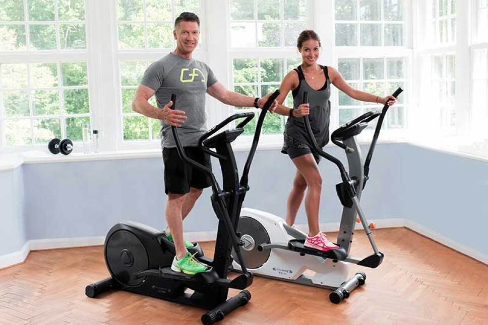 beneficios-bicicleta-eliptica-chica-chico-entrenando.jpg