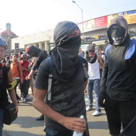 Anarquistas llegan a la marcha del 2 de octubre