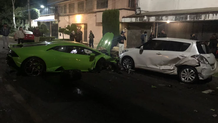 Conductor choca su lamborghini y huye en Polanco