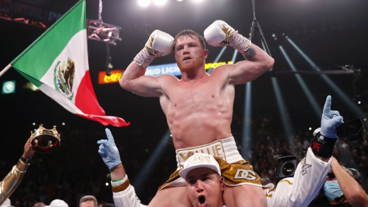 Canelo Álvarez gana por nocout a Ryder en México