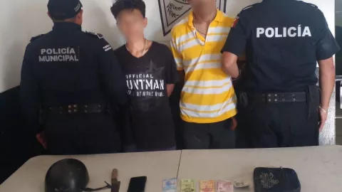 Policía de Kanasín DETIENE a pareja de presuntos asaltantes