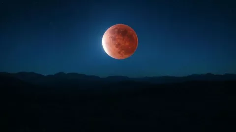 (Imagen generada con inteligencia artificial) La Luna de Sangre durante el eclipse lunar en México.