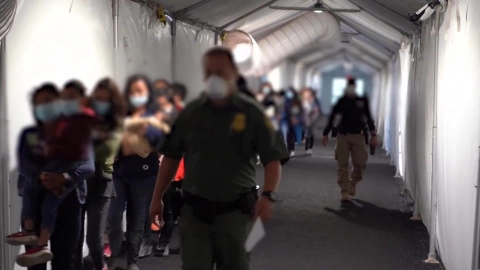 Mientras AMLO y Haris se reunen, estrenan instalaciones para detención de migrantes